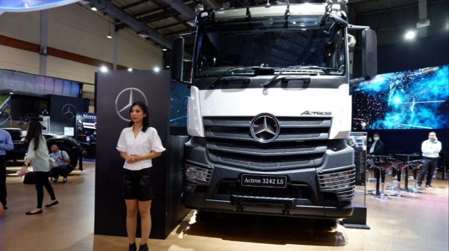 Daimler Kolaborasi Melokalkan Kendaraan Komersial di China