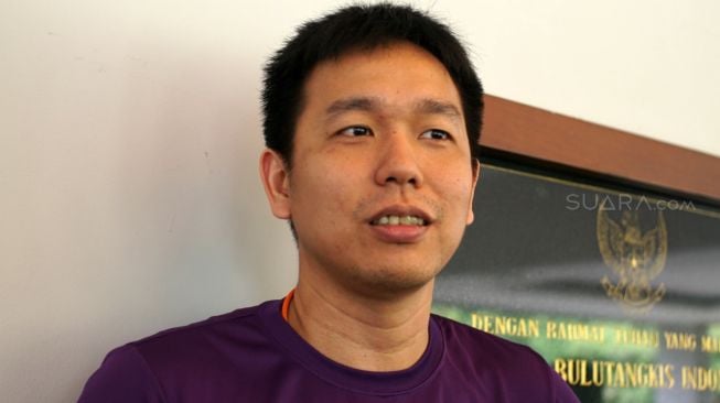 Pebulutangkis senior Indonesia, Hendra Setiawan, ditemui di Pelatnas PBSI, Cipayung, Jakarta Timur, Kamis (5/3/2020). [Suara.com/Arief Apriadi]