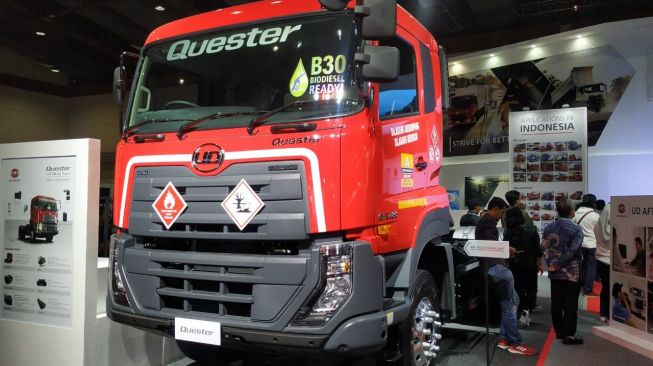 UD Trucks memajang Quester di arena GIICOMVEC 2020 di Jakarta, Kamis (5/3/2020). [Suara.com/Manuel Jeghesta Nainggolan]