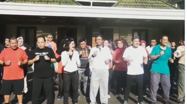 Lawan Wabah Corona dengan Berolahraga, Mahfud MD Selipkan Video TikTok Seru