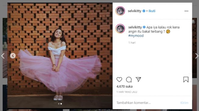 Gaya Selvi Kitty pakai rok tutu pink. (Instagram/@selvikitty)