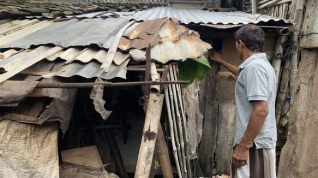 Jerat Kemiskinan, Kakak Beradik Karanganyar Tinggal di Kandang Ayam