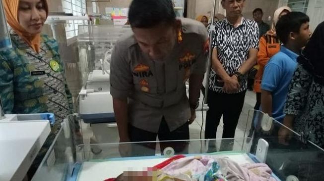 Tega! Bayi Berusia Empat Hari Ditemukan Sudah Dikerubungi Belatung