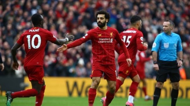 Pemain Liverpool Mohamed Salah rayakan golnya ke gawang AFC Bournemouth di Anfield, Sabtu (7/3/2020). [AFP]