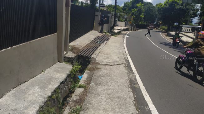 Sosok Iqbal di Kamar Kost Anjani Bee Wanita Bertato 