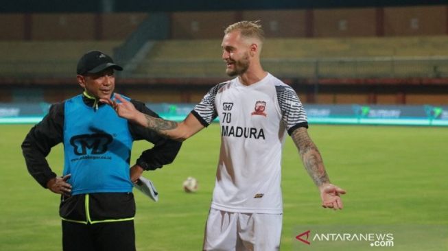 Tiba di Pamekasan, Jacob Pepper Jalani Latihan Perdana di Madura United