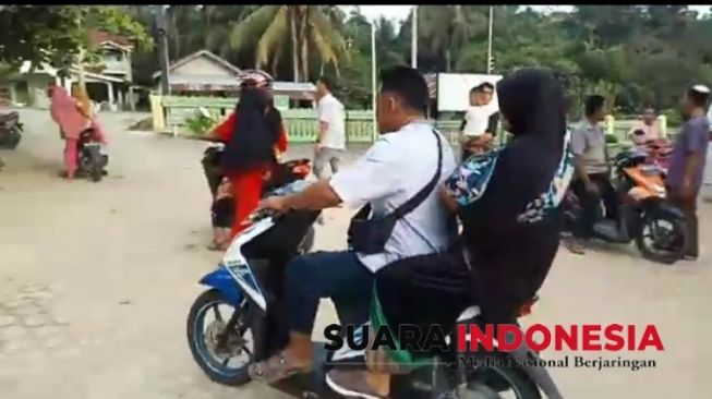 Gegara Sopir Ambulans Kosong, Karina Bawa Jasad Bayinya Pakai Motor