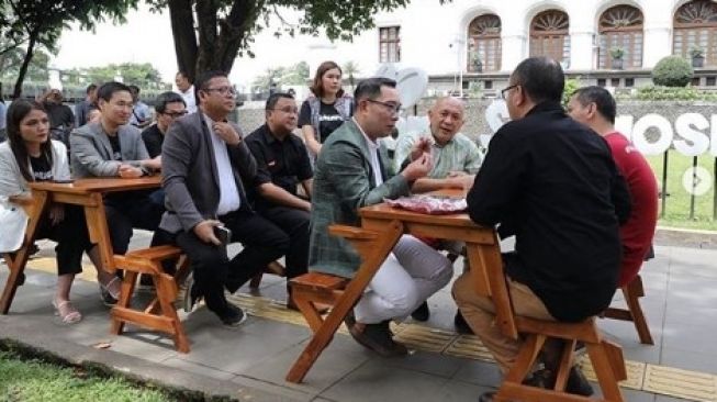 Ridwan Kamil ngopi bareng Menteri Teten Masduki. (Instagram/@kemenkopukm)