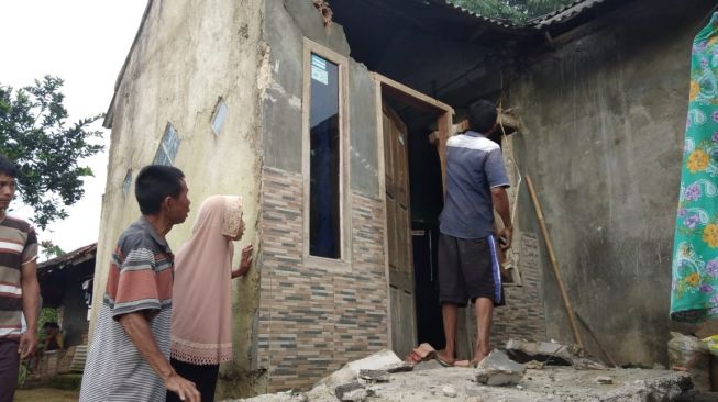 Puluhan Rumah di Bogor Rusak Karena Gempa Sukabumi