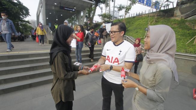 Cegah Penularan Corona, AIA dan Antis Bagikan Hand Sanitizer Gratis