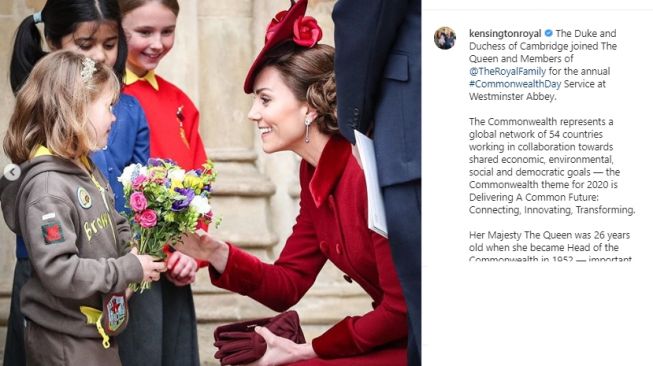 Tampil Memesona, Gaya Anggun Kate Middleton Pakai Coat Merah Maroon