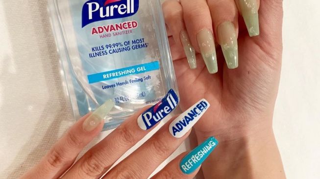 Terinspirasi Hand Sanitizer, Wanita Ini Bikin Nail Art Lucu