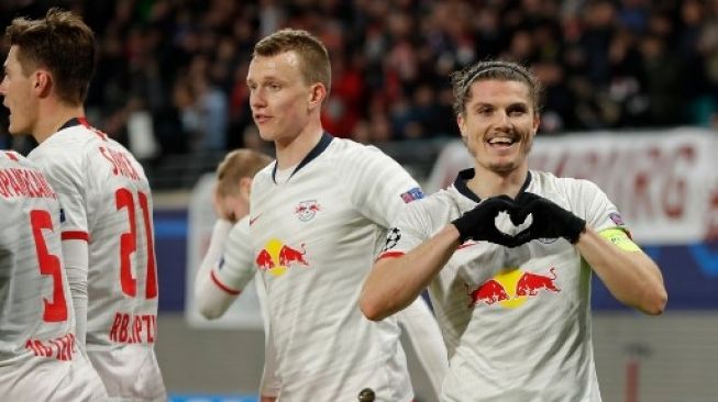 Gelandang Leipzig Marcel Sabitzer (kanan) merayakan golnya ke gawangTottenham Hotspur dalam laga leg kedua babak 16 besar Liga Champions.Odd ANDERSEN / AFP