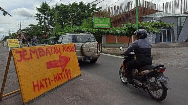 Bantalan Jembatan Concat Amblas, Lalin Dibuat Bergantian