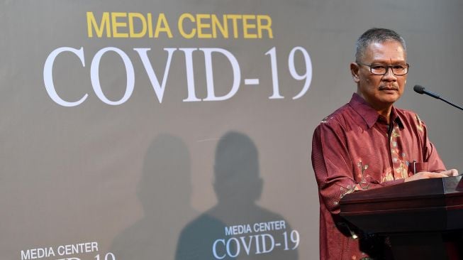 Juru bicara pemerintah untuk penanganan COVID-19 Achmad Yurianto memberikan keterangan pers di Kantor Presiden, Jakarta, Rabu (11/3).  [ANTARA FOTO/Sigid Kurniawan]
