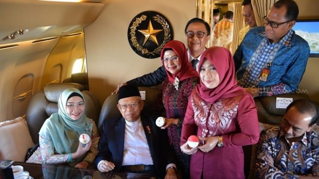 Milad ke-77, Wapres Maruf Dikasih Suprise Pilot Pesawat RJ 85