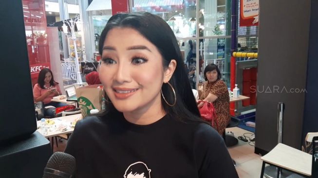 Bunda Corla Nyinyiri Lagu ABG Tua, Fitri Carlina Sakit Hati?