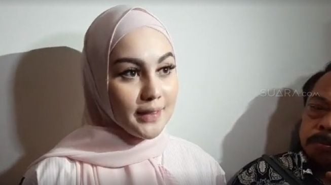 Diberitakan Poliandri, Jennifer Dunn: Aduh Lo Nggak Ngerti