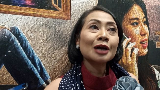 dr Indira Tranggono, pakar kosmetik bicara soal produk kosmetik luar negeri. (Suara.com/Lilis Varwati)