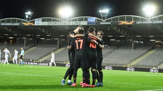 Para pemain Manchester United merayakan golnya Odion Ighalo ke gawang LASK di laga Liga Europa. JOE KLAMAR / AFP