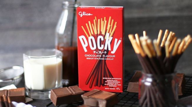 Viral Warganet Makan Pocky Pakai Cara Tak Biasa, Publik Syok: Sekte Apa Ini?