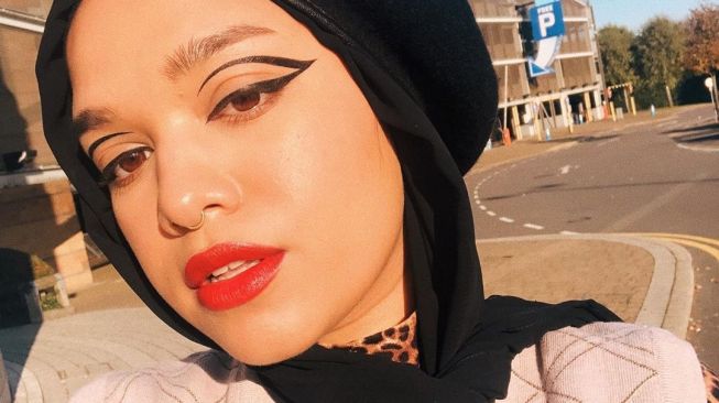 Kenalan dengan Saima Chowdhury, Cosplayer Berhijab yang Kreatif Abis