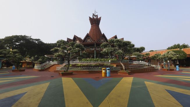 Suasana sepi di salah satu wahana Dunia Fantasi (Dufan), Taman Impian Jaya Ancol, Jakarta, Sabtu (14/3). [Suara.com/Angga Budhiyanto] 