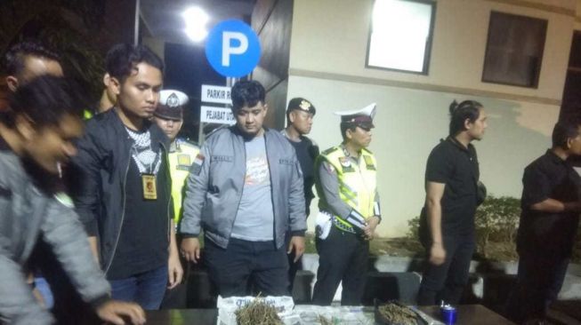 Bawa Narkoba ke Dalam Room, Polresta Jambi Amankan Pengunjung Karaoke