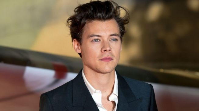 Dikabarkan Dekat dengan Adele, Ini Jawaban Harry Styles