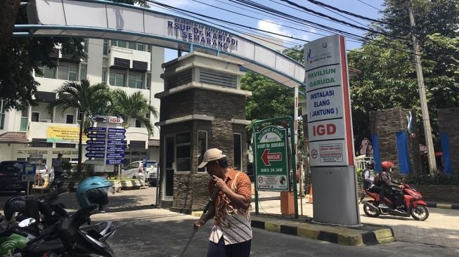 Pasien Covid-19 Membludak di Semarang, Terpaksa Antre untuk Rawat Inap