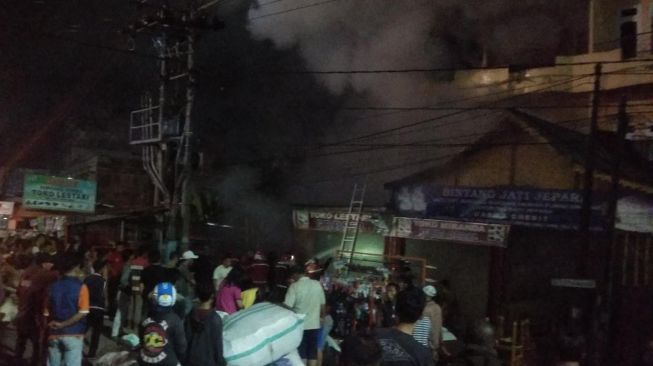 Kebakaran di Simpang Rimbo Jambi, Pemilik Sempat Terjebak di Kobaran Api