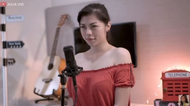 Youtube Julia Vio, Penyanyi Cover Lagu nan Cantik Bikin Salah Fokus