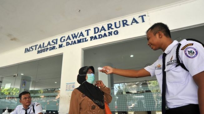 Sempat Sesak Napas, Pasien Isolasi Meninggal di Padang Positif Corona?