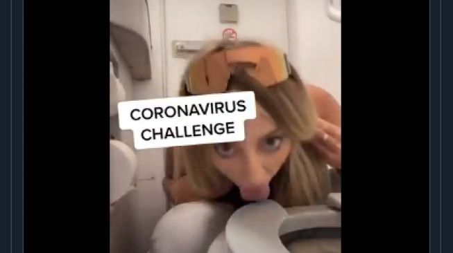 Influencer Ini Jilat Toilet Pesawat Demi Konten Virus Corona Challenge