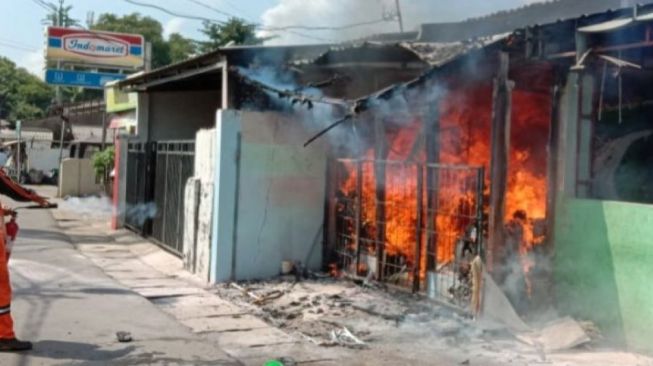 Tempat Laundry Terbakar di Cibubur, Kerugian Ditaksir Ratusan Juta Rupiah