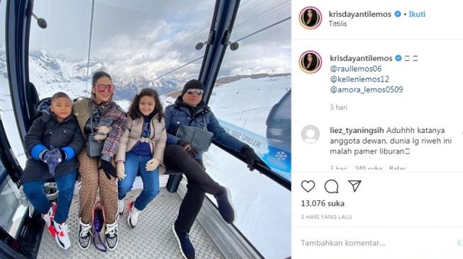 Potret liburan Krisdayanti dan Raul Lemos di tengah virus corona [Instagram/@krisdayantilemos]
