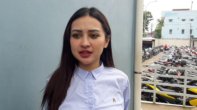 Ogah Dicap Artis Seronok, Cupi Cupita Akan Operasi Payudara?