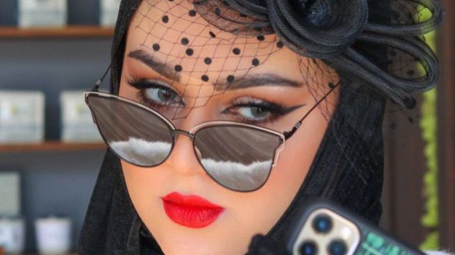 Bikin Tutorial Makeup Antivirus, Beauty Vlogger Irak Langsung Dihujat