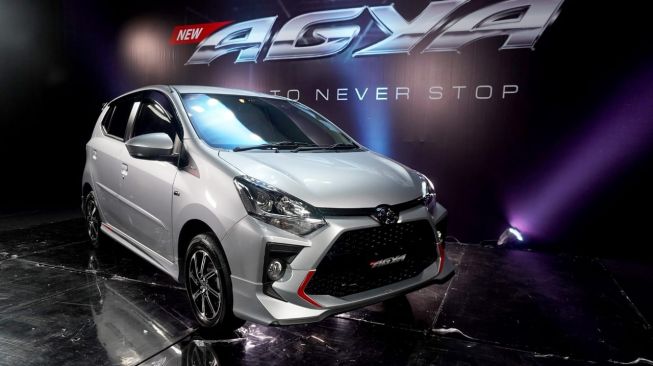 Toyota New Agya yang menggambarkan semangatd ari tagline baru "Start To Never Stop" [PT Toyota-Astra Motor]. 