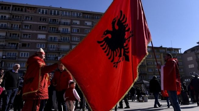 Mendagri Kosovo Dipecat karena Ribut Masalah Status Darurat Corona