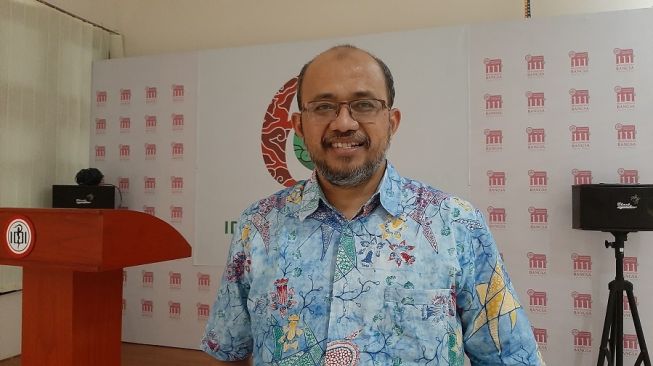 Ketua PDEI dr Adib Khumaidi SpOT. (Suara.com/Dini Afrianti)