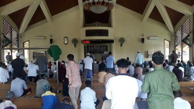 Masjid di Depok Persingkat Jumatan, Jemaah Wajib Jaga Jarak Saf Salat