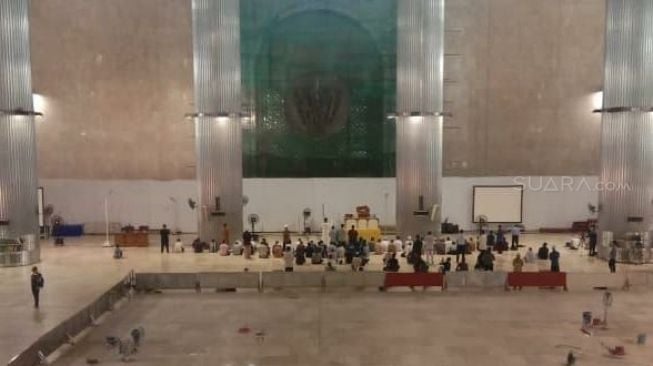 Penampakan Masjid Istiqlal setelah mengumumkan menyetop salah Jumat karena corona. (istimewa).