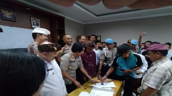 Polres Karangasem Mediasi Kisruh Tapal Batas Desa Adat Jasri dan Perasi