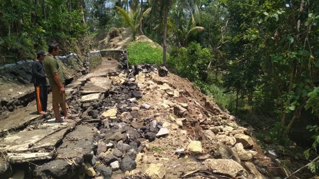 Dinding Saluran Irigasi Donomulyo Jebol, Ancam Keselamatan Warga Gayam