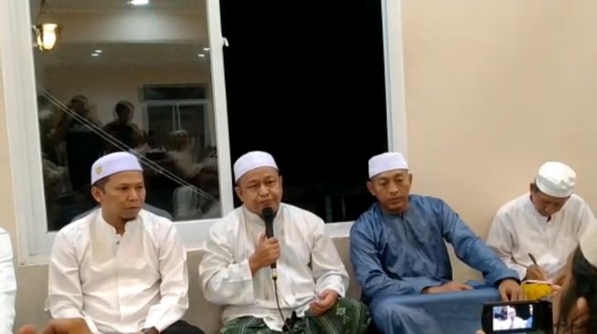 Kubah Sekumpul Ditutup Total, Peziarah Dijaga Tak Boleh Masuk,