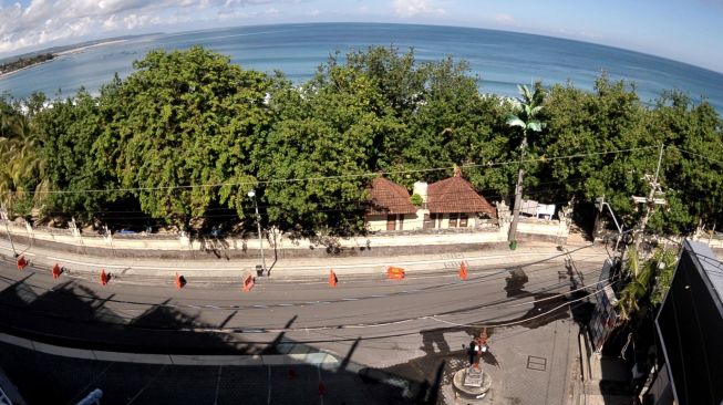 Suasana kawasan wisata Kuta terlihat lengang saat Hari Raya Nyepi tahun Saka 1942 di Badung, Bali, Rabu (25/3/).  [ANTARA FOTO]