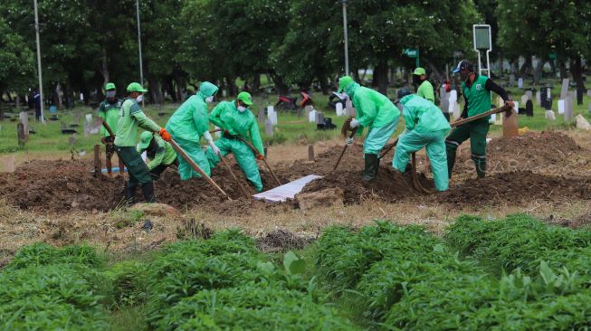 Kisah Penggali Kubur Urus Jenazah Corona: Sampai Tak Bisa Istirahat