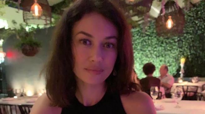 Olga Kurylenko Sembuh dari Virus Corona, Begini Pengakuannya