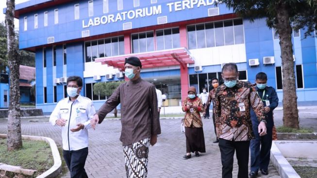 Jateng Kini Mampu Cek Virus Corona Sendiri